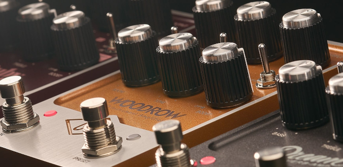 Kostki UAFX dost�pne w Guitar Center!