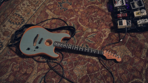 Rewolucyjna Seria Fender Acoustasonic