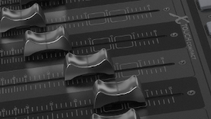 Behringer X-Touch Compact - Kompaktowy Geniusz w Kontroli