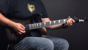 „10” razy taniej, wi�c czy mo�e by� skutecznie? Ibanez J. Custom RG 8870 vs Ibanez GRG320FA