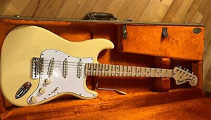 Fender Artist Yngwie Malmsteen Stratocaster RW Vintage White  - Mini Test Guitar Center