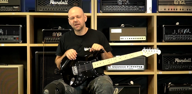 Tomek Andrzejewski testuje Carter Guitars ST Standard MN BK