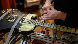Lutnicze pogotowie ratunkowe - Jak sprawdzi� jako�� nabicia prog�w w gitarze? 