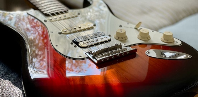 Strat vs "Strat" czyli ameryka�ska klasyka kontra japo�ska technologia.