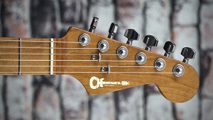Wojna klon�w - czyli por�wna� gitar ci�g dalszy. Zestawiamy dwa �wiaty, Charvel Pro-Mod DK24 vs Ibanez AZ2204NW!