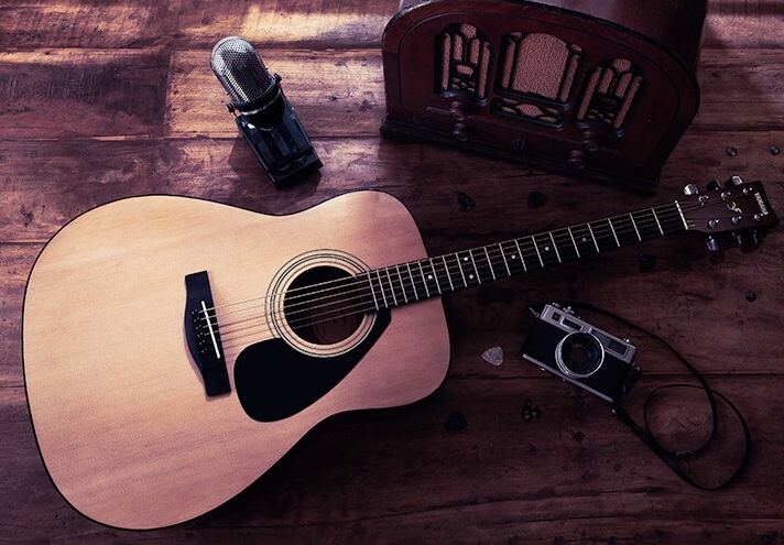 Yamaha F370 NT Dreadnought