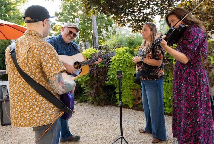 Zoom H2essential z gitarzyst�