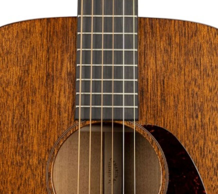 Martin 000-17 Korpus