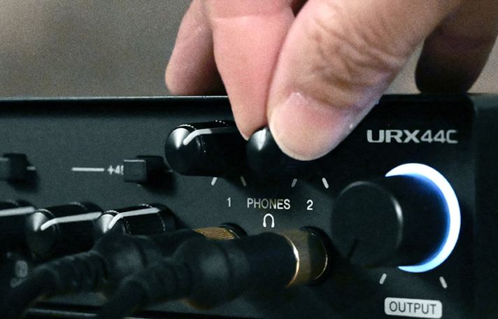 Yamaha URX44C Kontrola